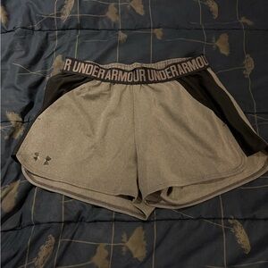 💥2/$30 Under Armour Women's Athletic Shorts in Gray and Black - size S